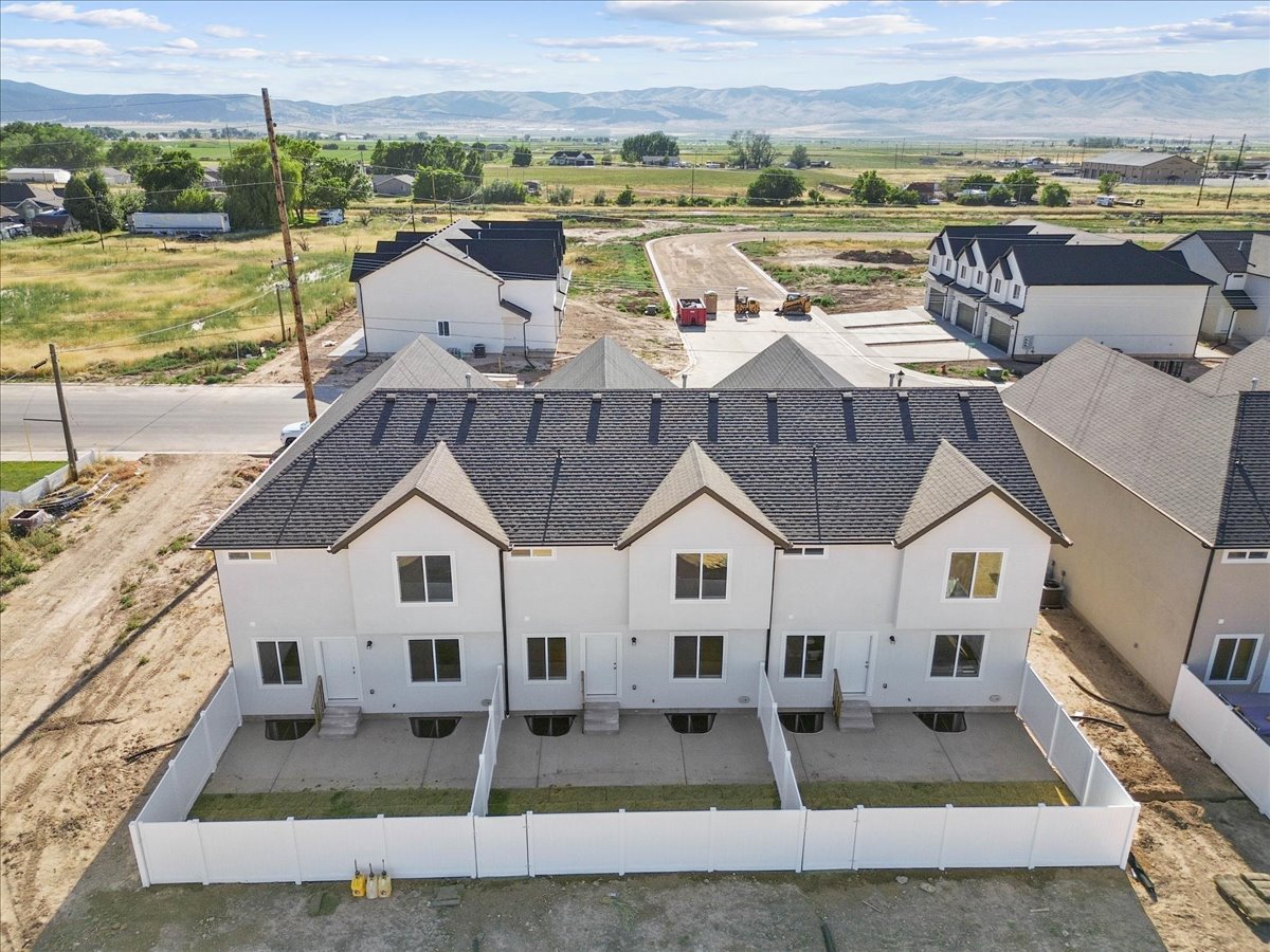 Loveless Estates townhouse community exterior